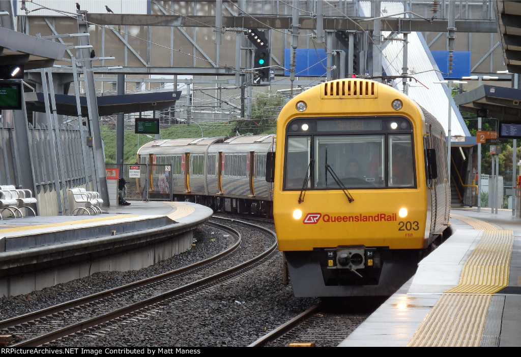 Arriving to Darra Station